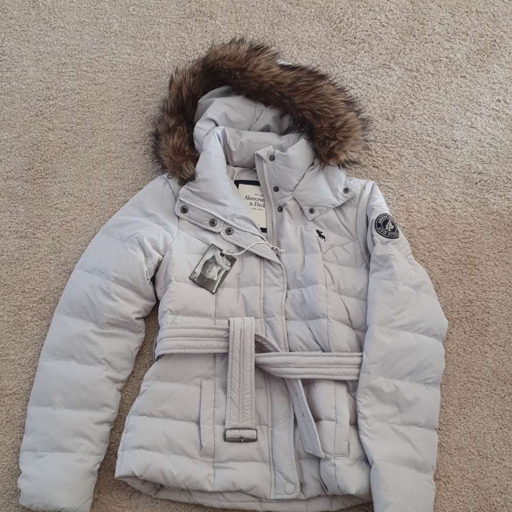 NWT Women's Abercrombie & Fitch puffer jacket sz L